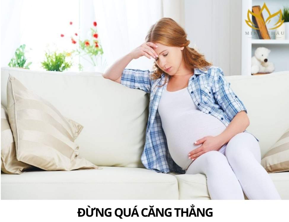 Bà bầu 3 tháng cuối có nên đi lại nhiều